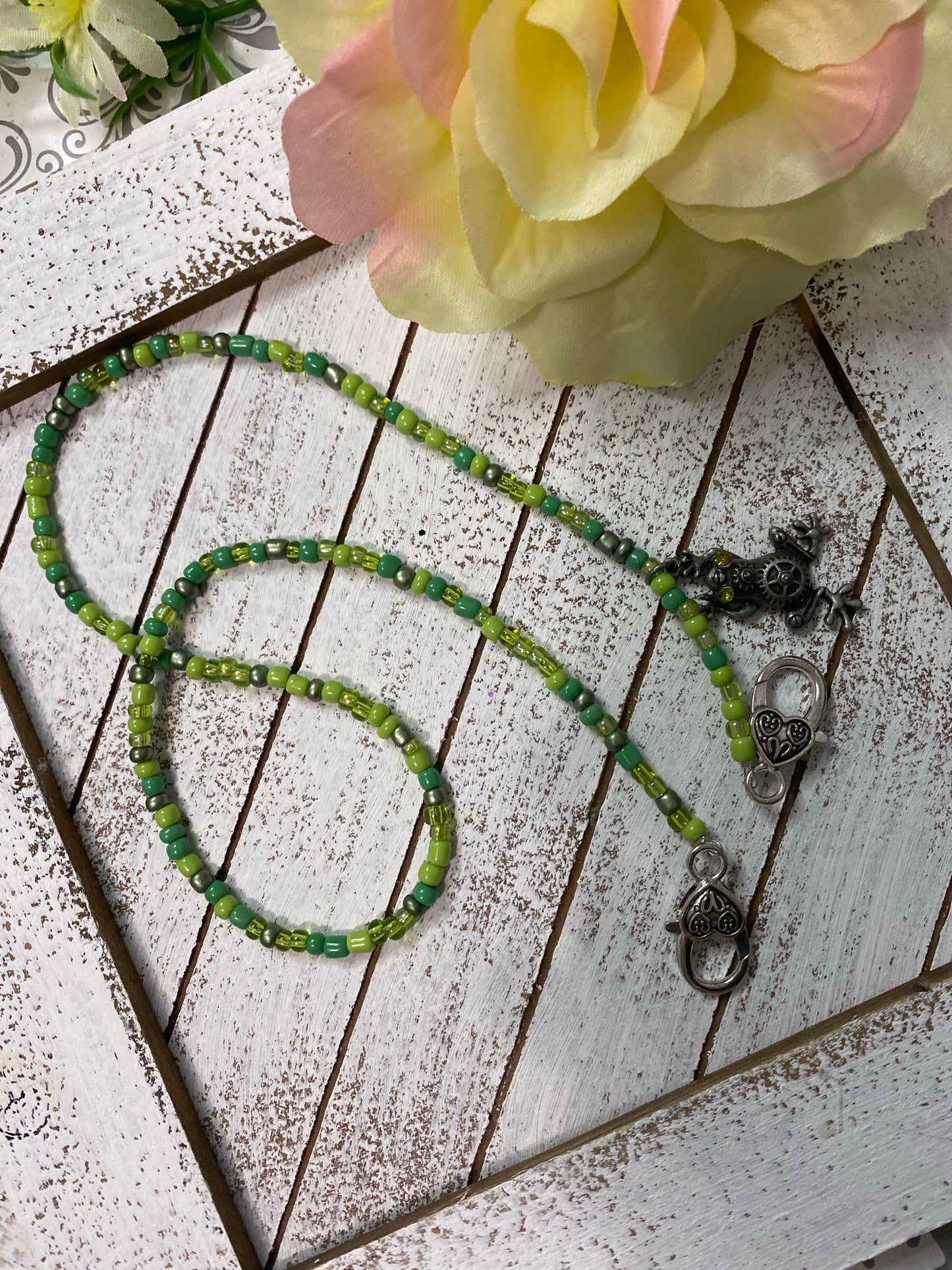 Frog Gear glasses chain, mask chain holder, beaded mask chain, face mask chain, beaded glasses chain, gift for her, sunglass chain