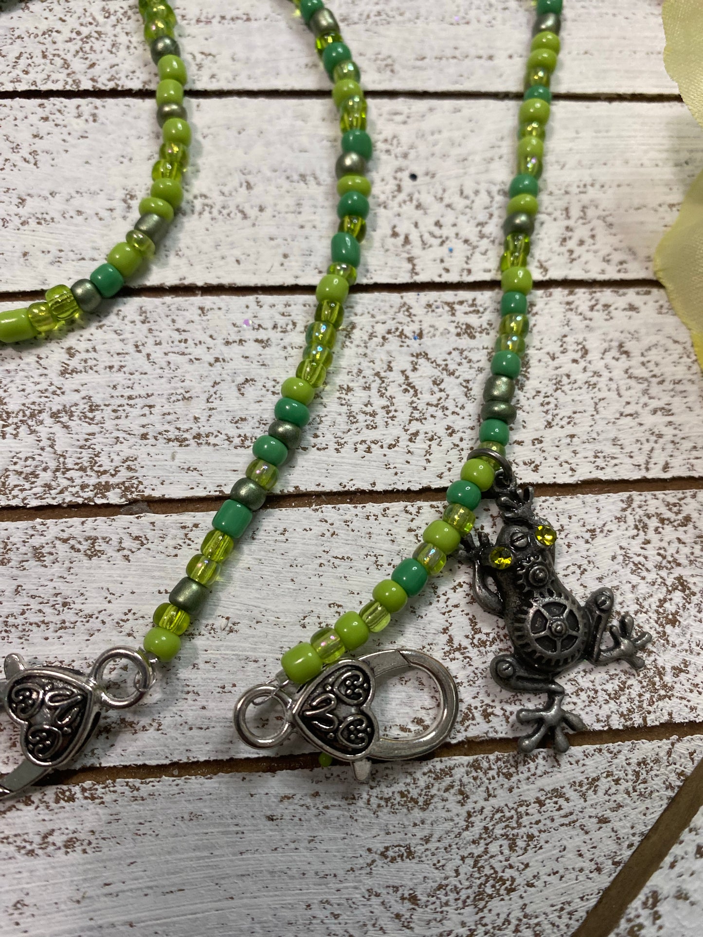 Frog Gear glasses chain, mask chain holder, beaded mask chain, face mask chain, beaded glasses chain, gift for her, sunglass chain